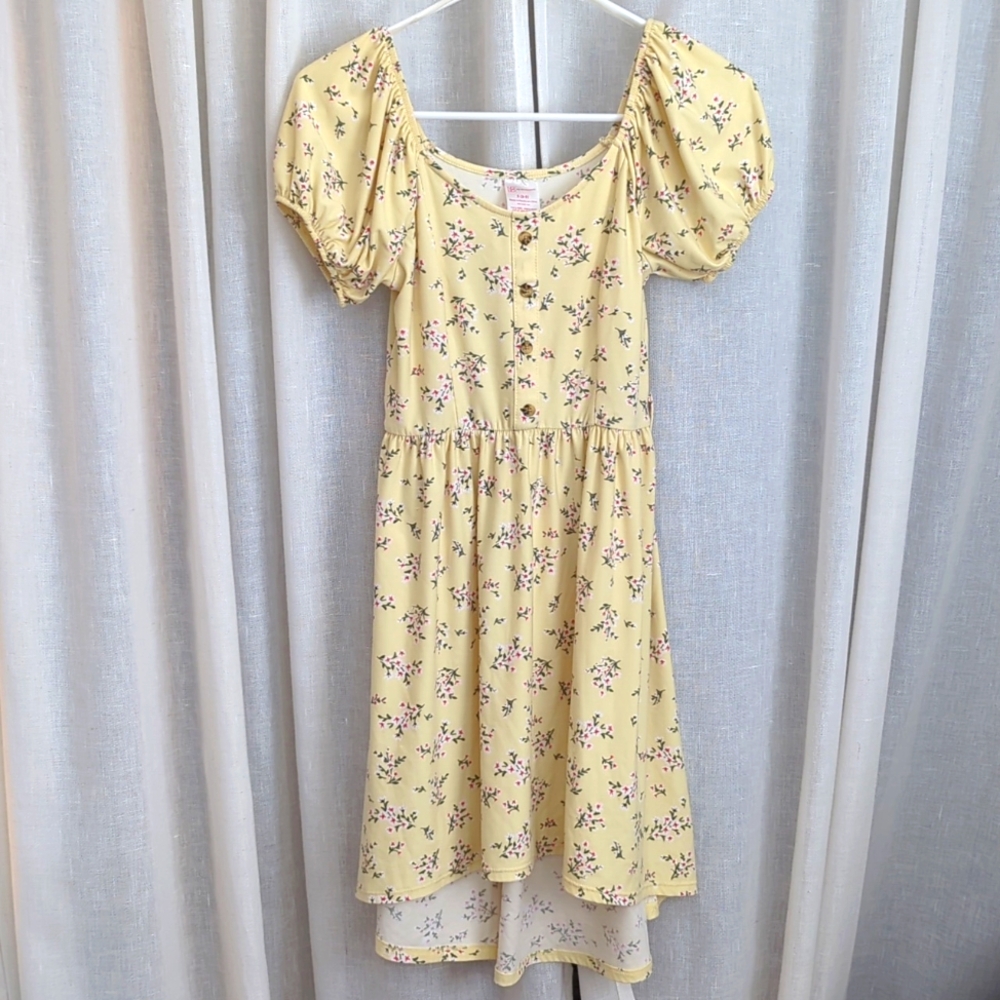 No Boundaries, Small, yellow patterned dress.